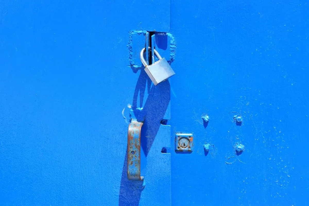 A lock securing a blue window as Screenly secures your digital signage.