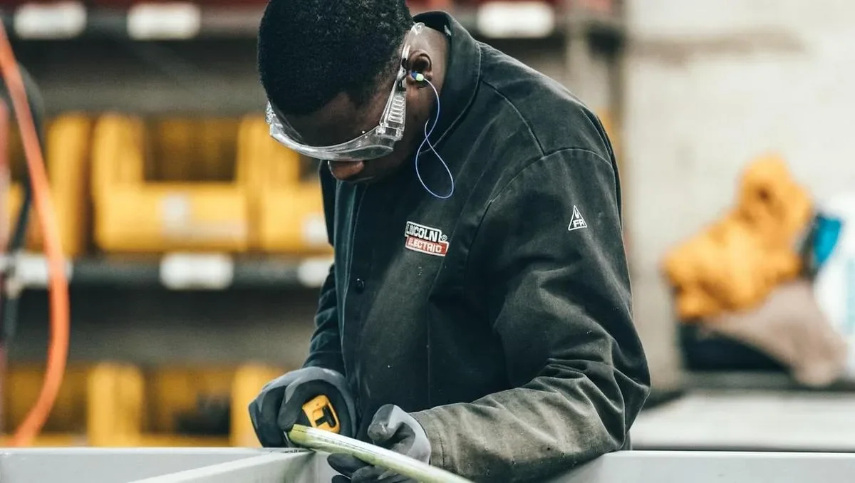 Manufacturing plants and factories can use Screenly digital signs to communicate with employees. See how Bridon-Bekaert uses Screenly to improve employee safety.