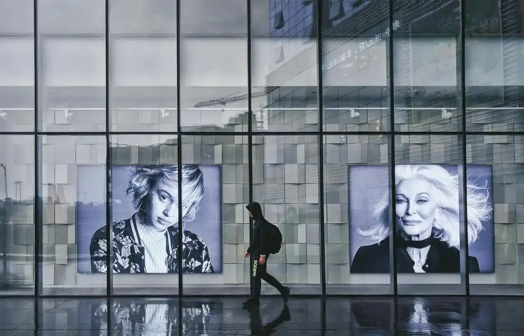 How to make a digital signage advertising network