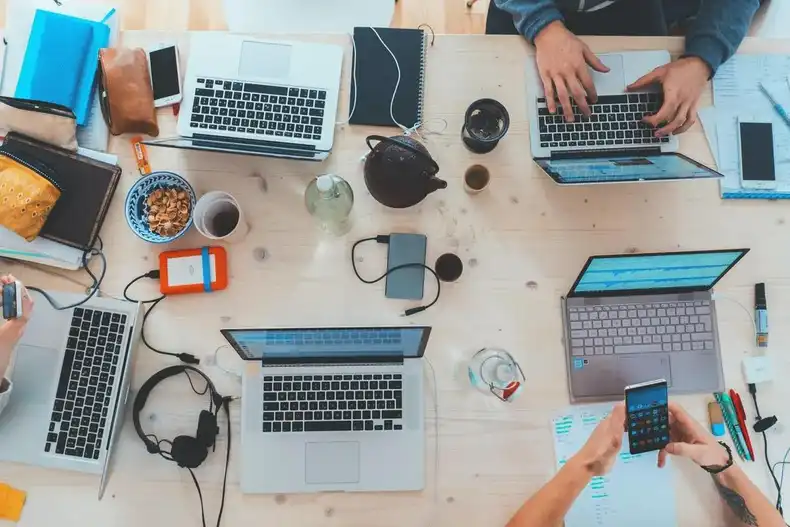 How developers can use the digital signage API to assist marketing & sales teams