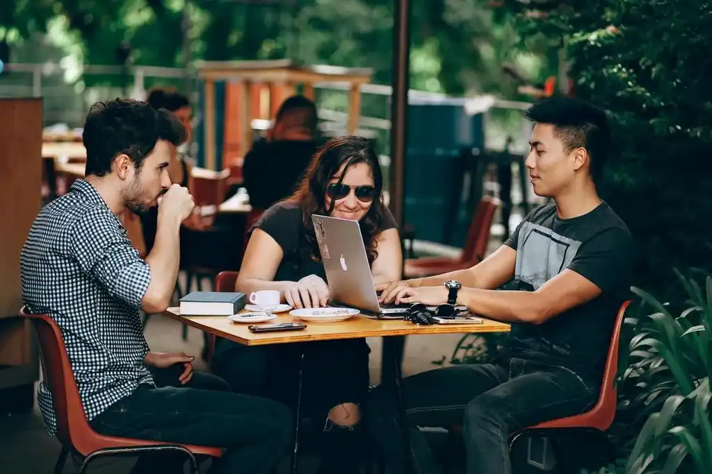 Introducing multi-user support for digital signage