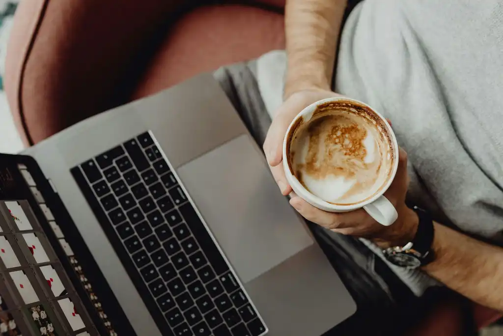 How remote digital signage software transforms business communication