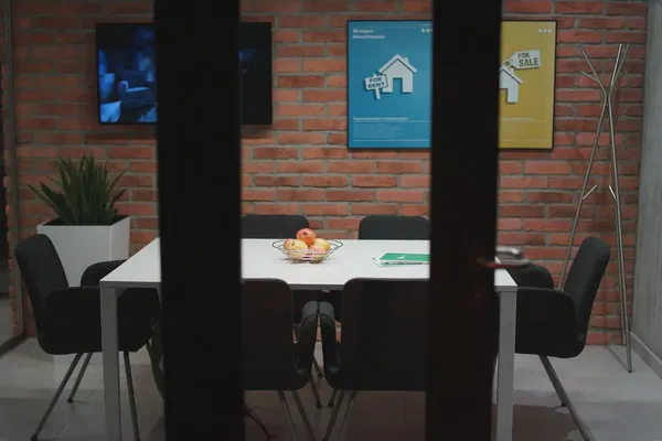 How to use digital signage to display a digital bulletin board