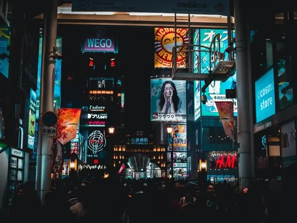 A digital signage display from Screenly.