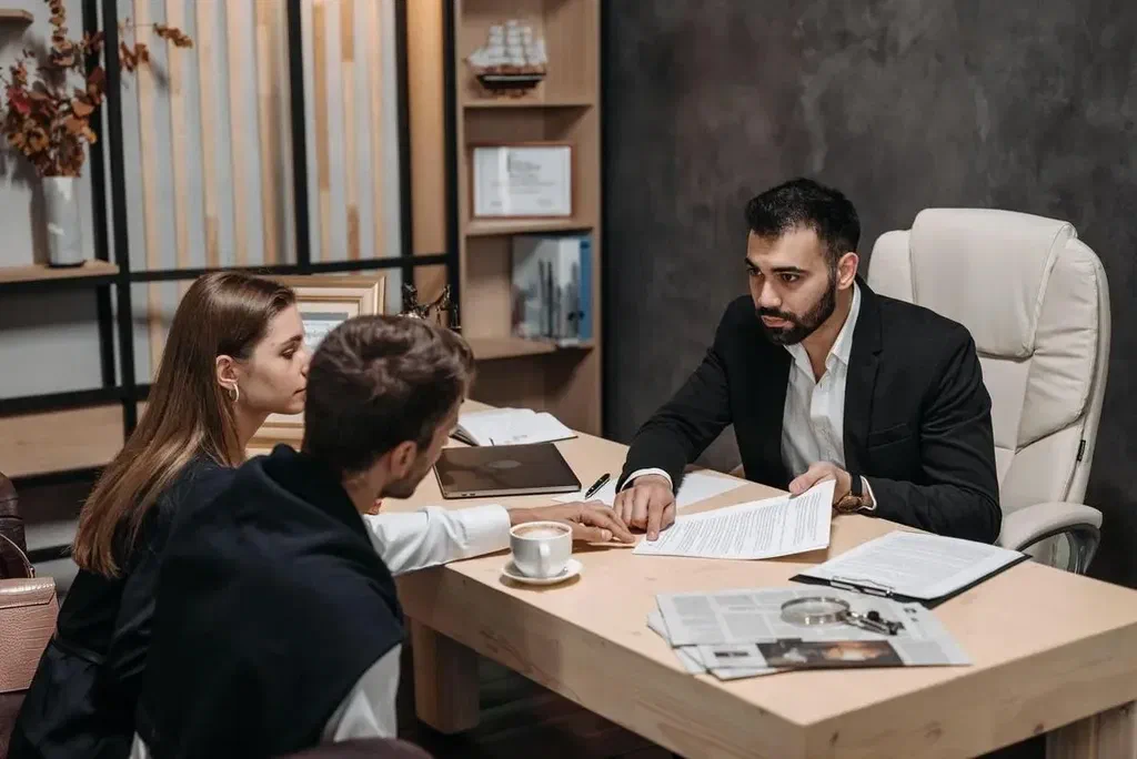 How to use digital signs to improve the law office