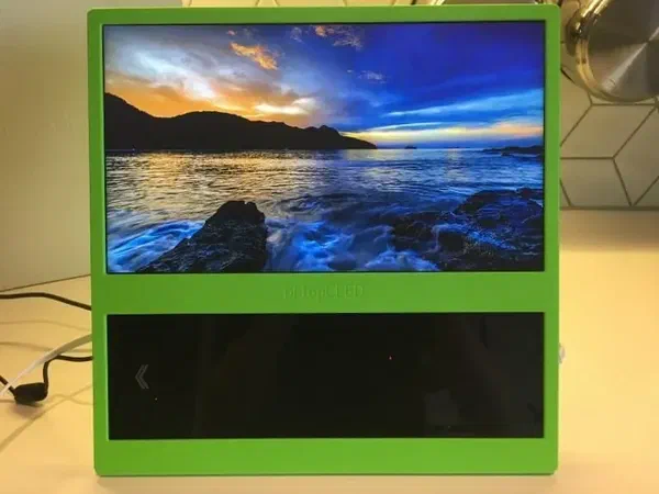 A pi-topCEED running Screenly OSE