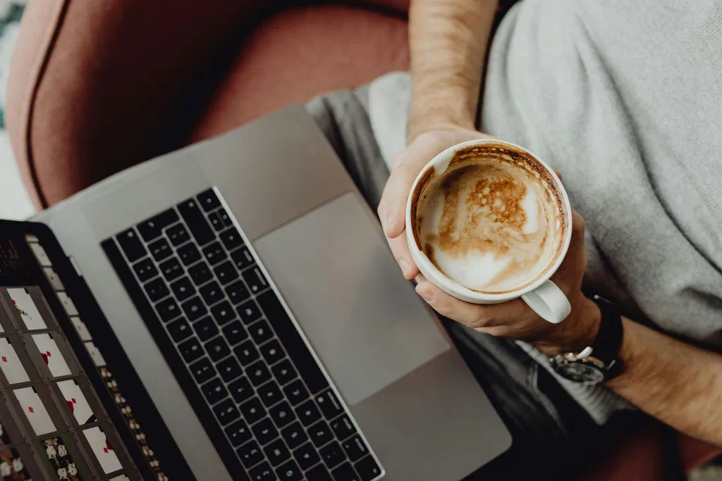 How remote digital signage software transforms business communication