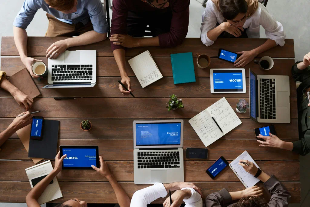 Launching Screenly AlignCentral: Your all-in-one internal communication solution
