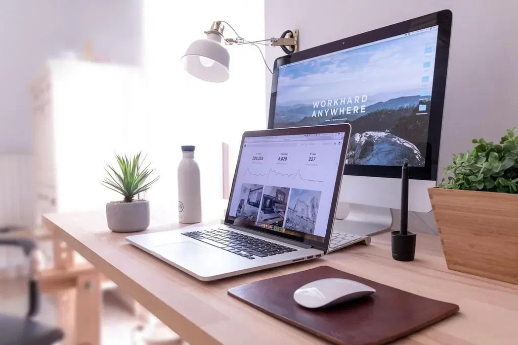 What is digital signage software?