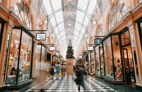 Retail Store Digital Signage: In-Store Screens That Sell
