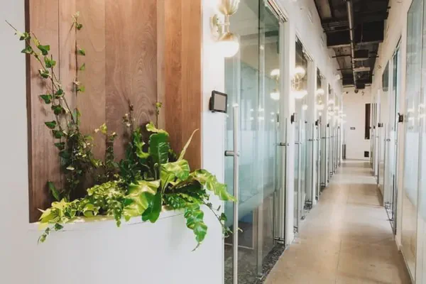 Digital signage in co-working spaces and shared offices